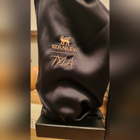 Stanley x Tyla Tyger 40oz Tumbler SOLD OUT Limited Edition - Picture 4 of 7